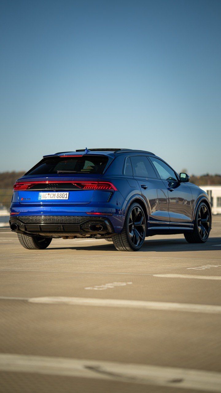Audi RSQ8 San-Marino-Blau
